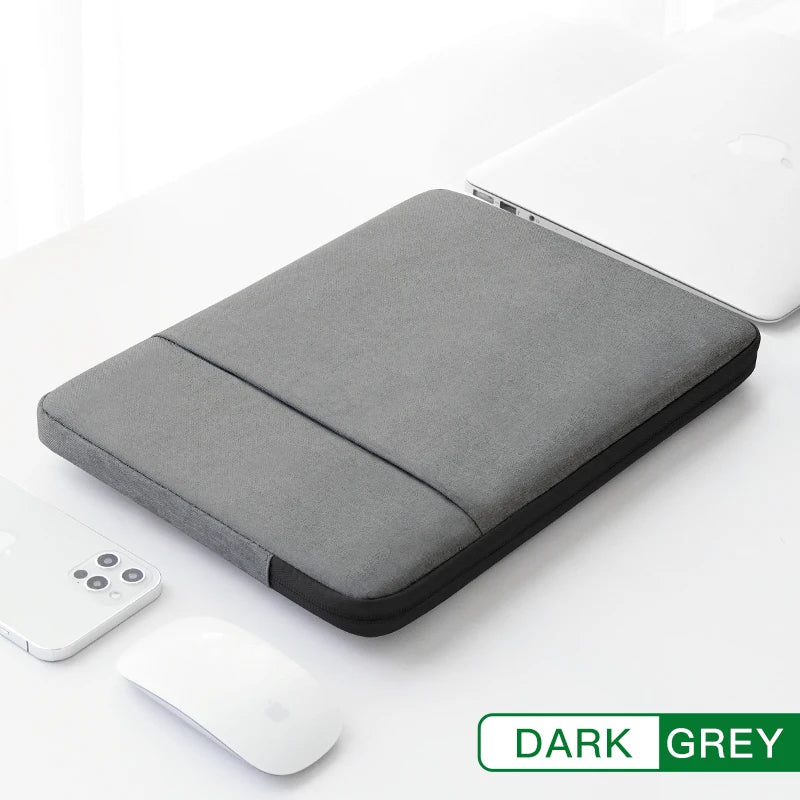 Minimal Water-Resistant Laptop Sleeve with Soft Lining (13–16 Inch)
